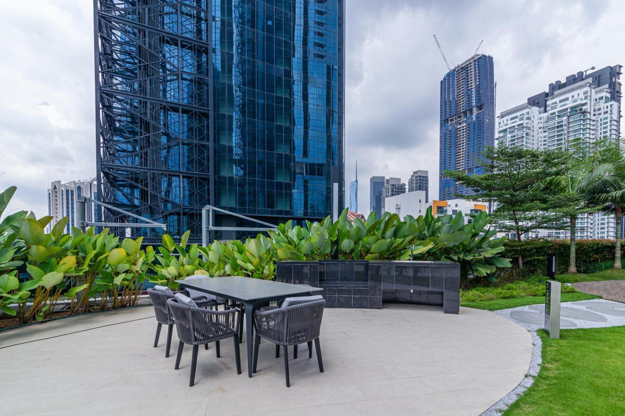 Eaton Residences Klcc By Plush Kuala Lumpur Exterior foto